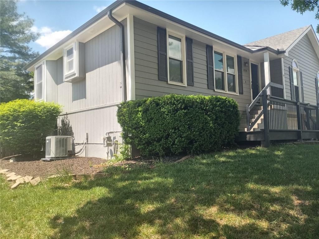 1126 NE banner Drive — photo 2
