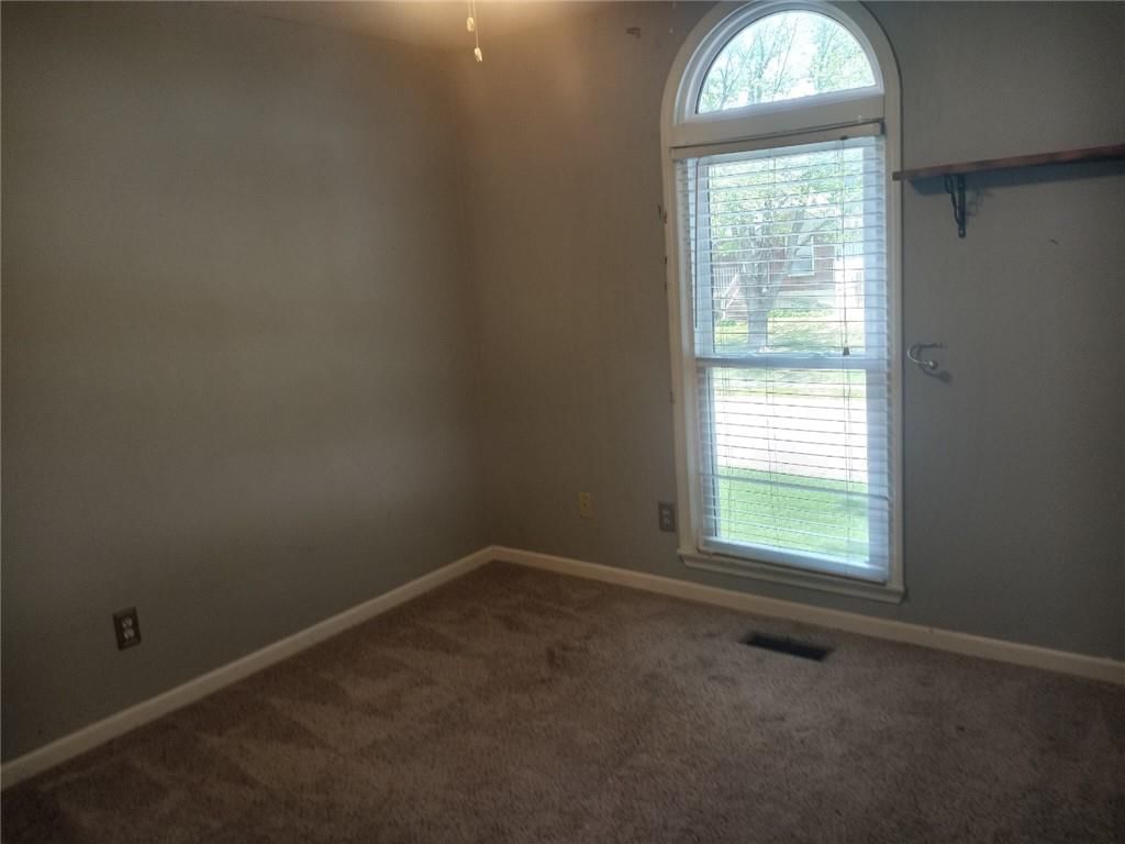 1126 NE banner Drive — photo 12