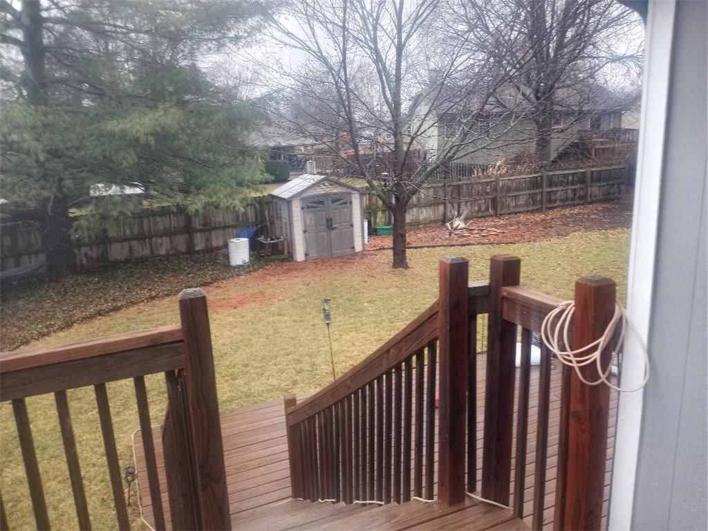 1126 NE banner Drive — photo 3