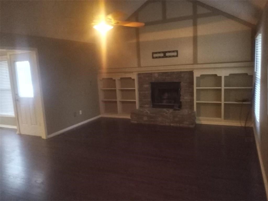 1126 NE banner Drive — photo 4