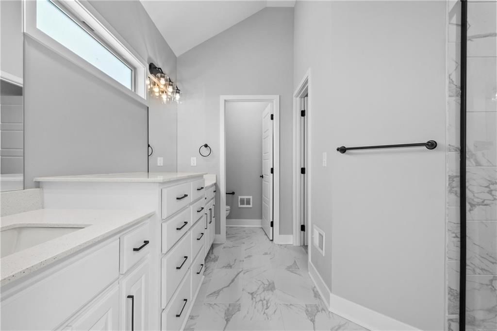 11012 N Bristol Avenue — photo 32