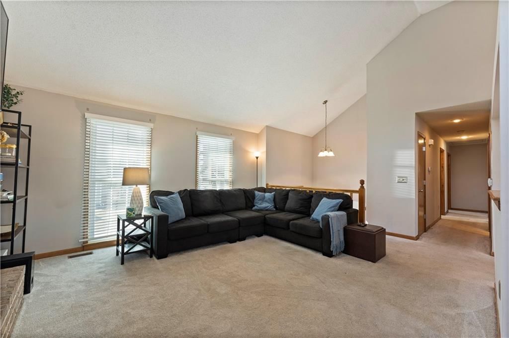 133 E Nelson Circle — photo 3