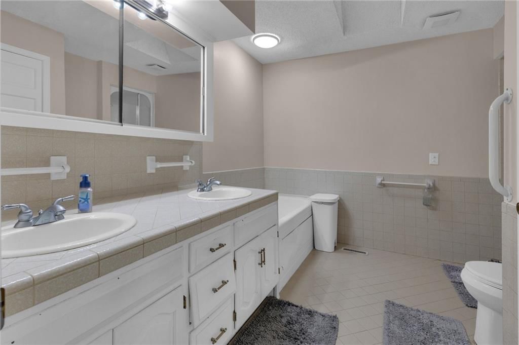 6753 N Park Avenue — photo 15