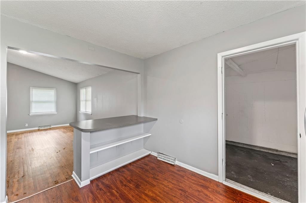 200 W CAMBRIDGE Road — photo 12