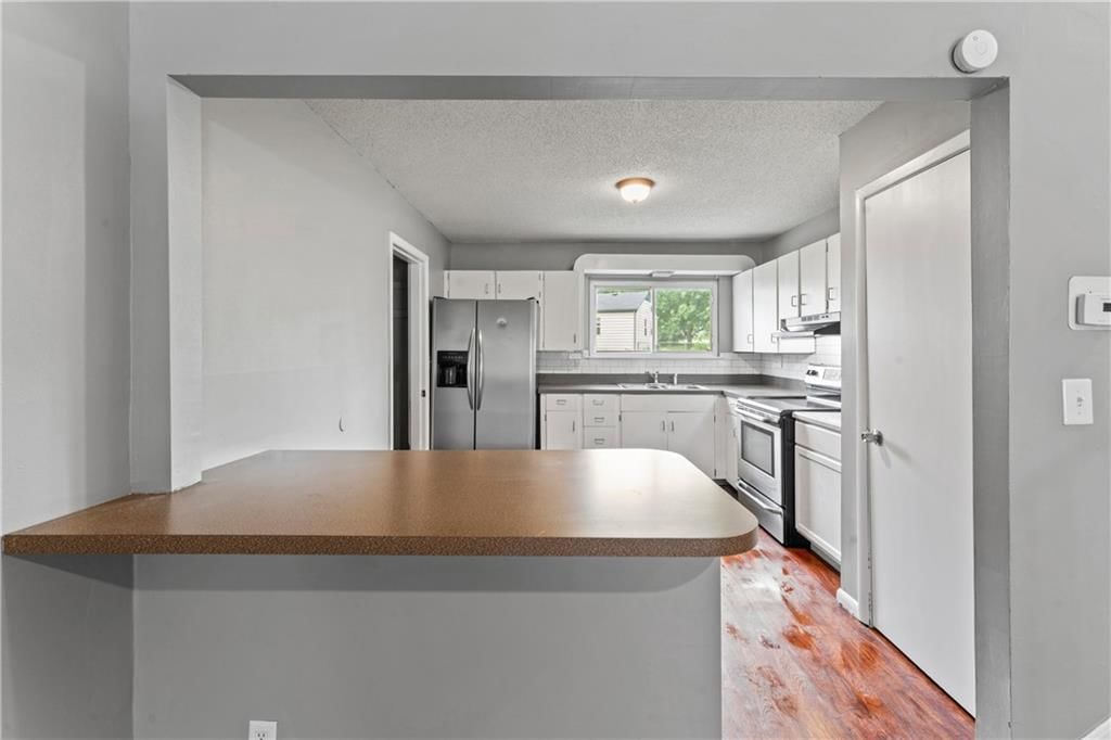 200 W CAMBRIDGE Road — photo 13