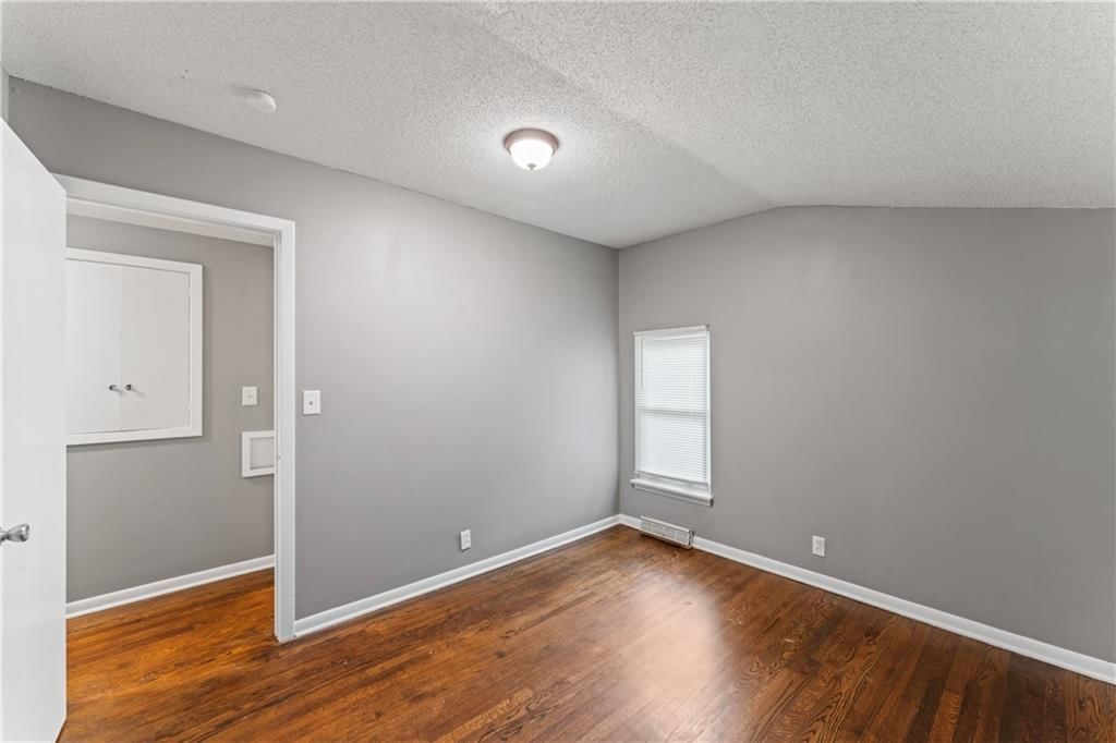 200 W CAMBRIDGE Road — photo 17