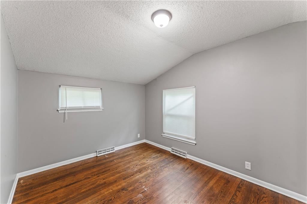 200 W CAMBRIDGE Road — photo 18