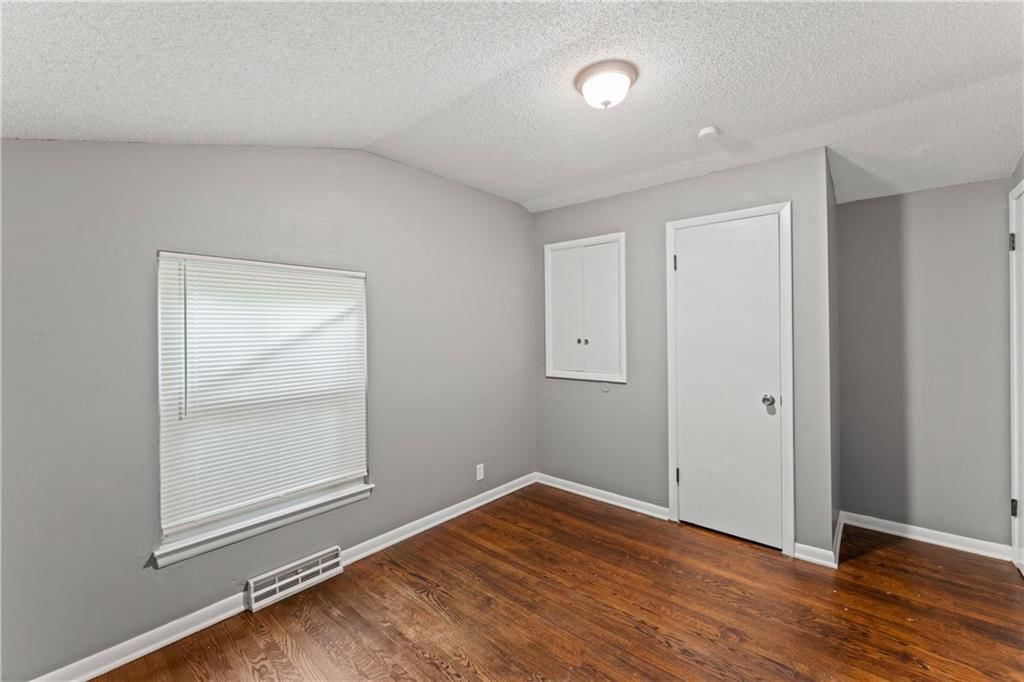 200 W CAMBRIDGE Road — photo 19