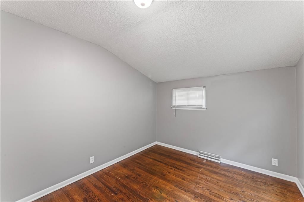 200 W CAMBRIDGE Road — photo 20