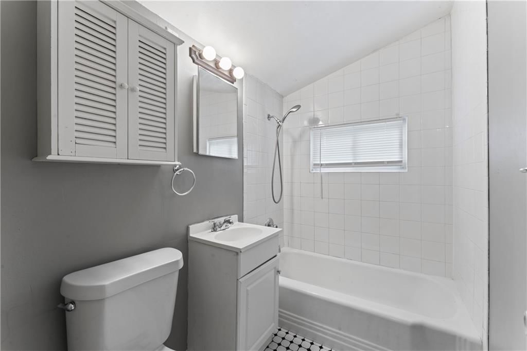 200 W CAMBRIDGE Road — photo 21