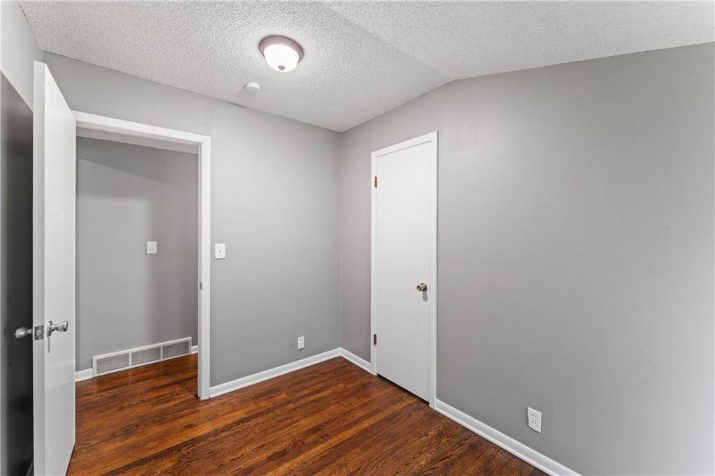 200 W CAMBRIDGE Road — photo 24