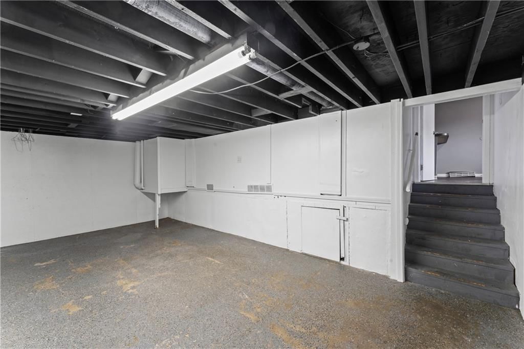 200 W CAMBRIDGE Road — photo 26