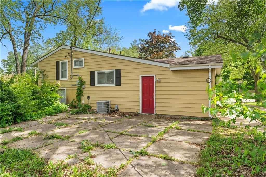 200 W CAMBRIDGE Road — photo 32