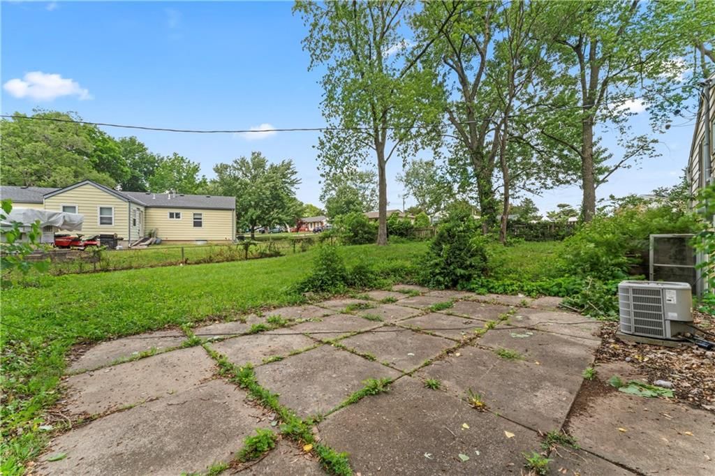 200 W CAMBRIDGE Road — photo 33