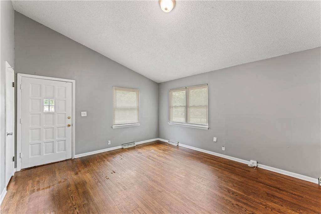 200 W CAMBRIDGE Road — photo 5