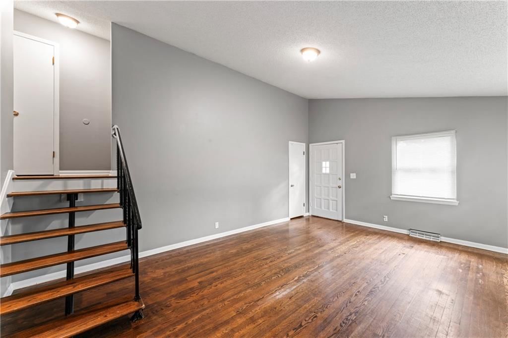 200 W CAMBRIDGE Road — photo 6