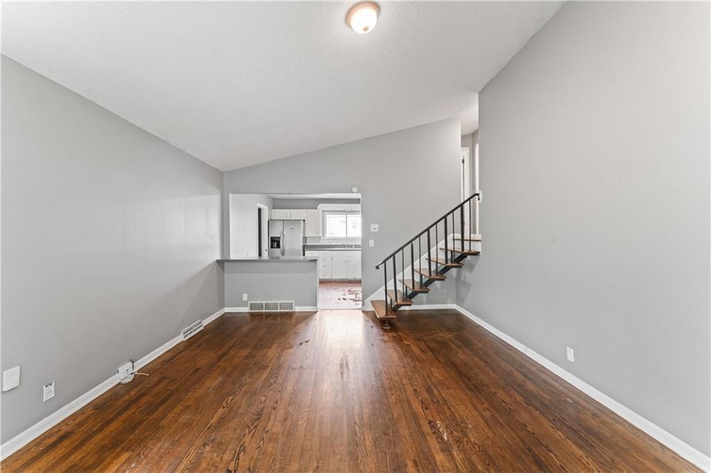 200 W CAMBRIDGE Road — photo 8