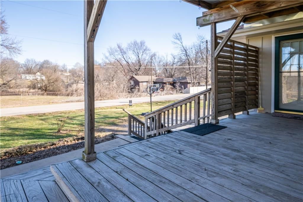 1910 N Farview Drive — photo 16