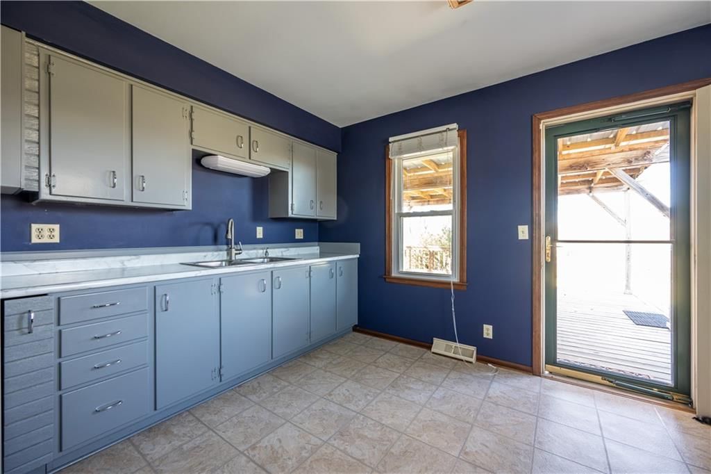 1910 N Farview Drive — photo 24