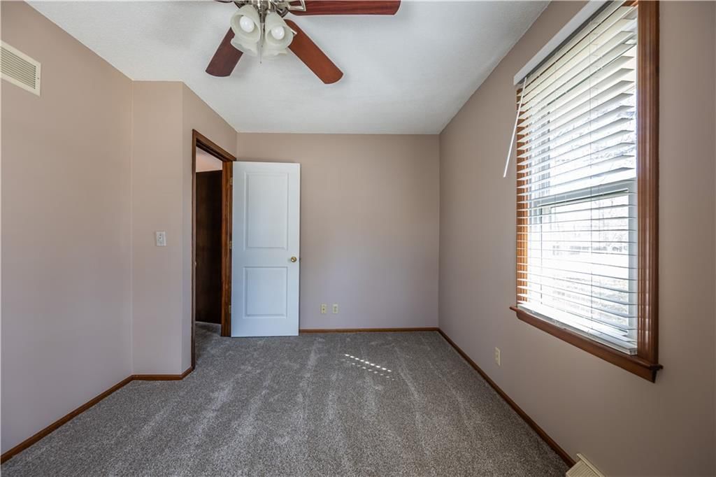 1910 N Farview Drive — photo 28