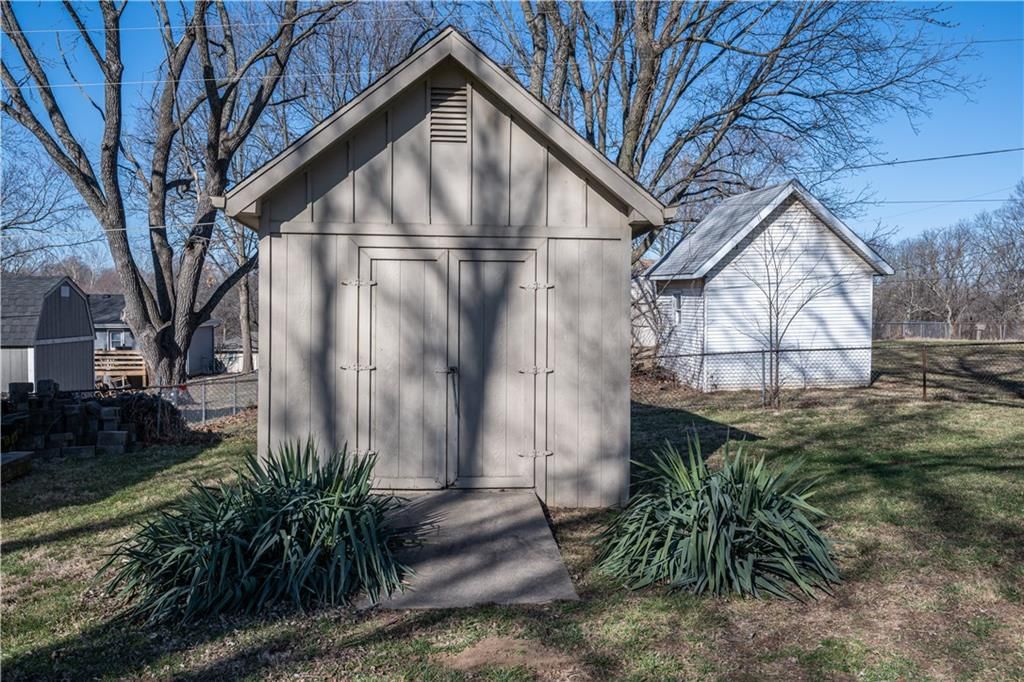 1910 N Farview Drive — photo 8