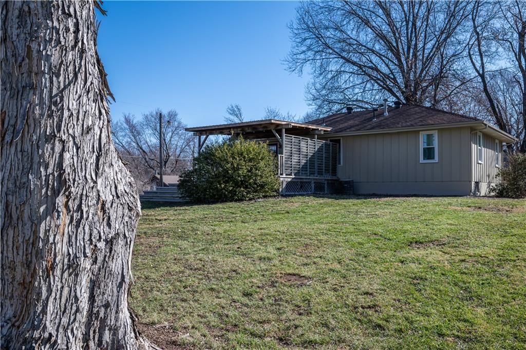 1910 N Farview Drive — photo 9