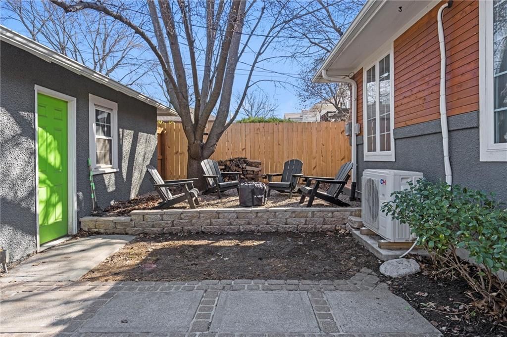 844 W 71st Terrace — photo 33