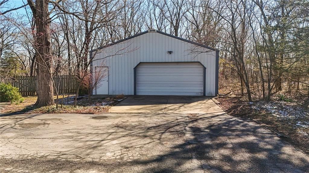 1470 E 660th Road — photo 50