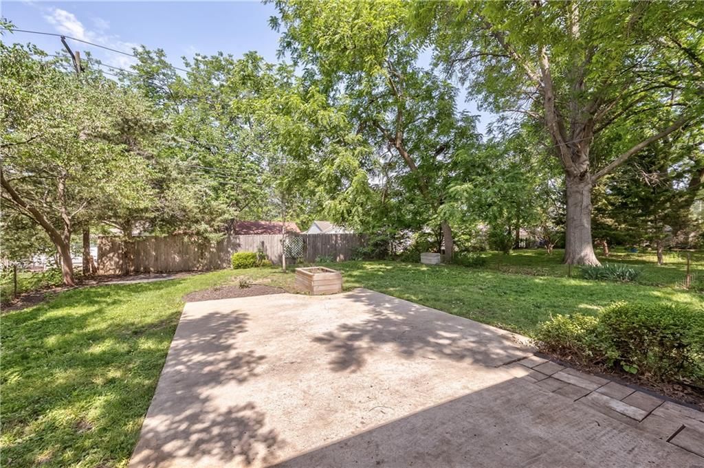 8316 Locust Street — photo 37