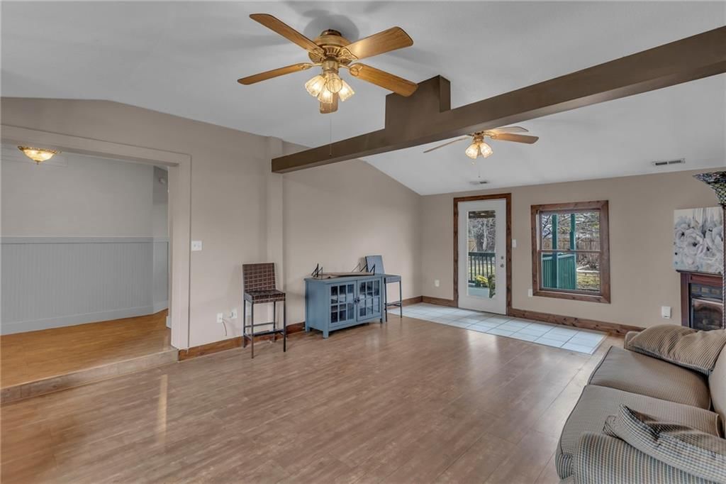 210 Lincoln Street — photo 10
