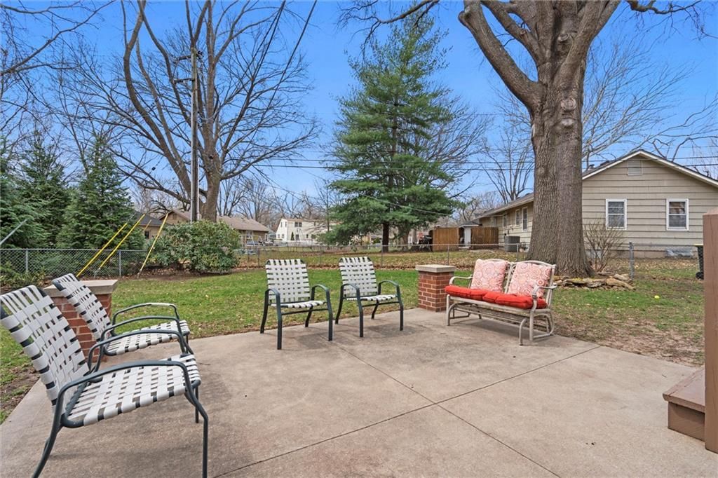 7901 W 92nd Place — photo 32