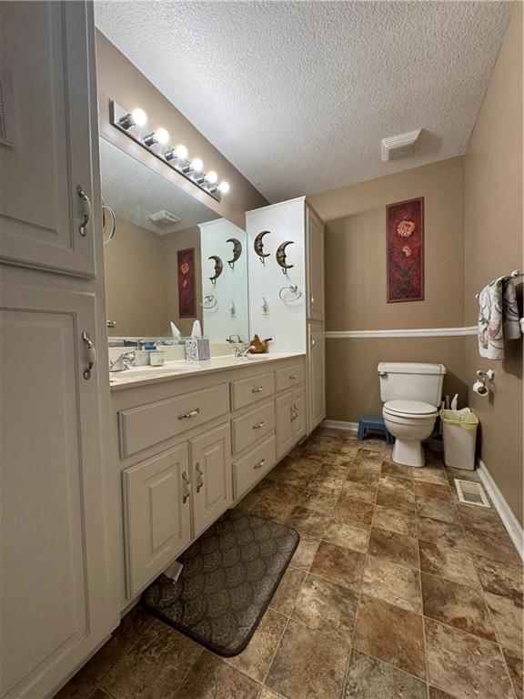 1102 Melanie Street — photo 16