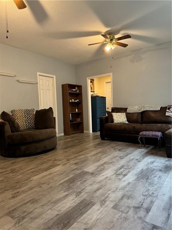 1102 Melanie Street — photo 22