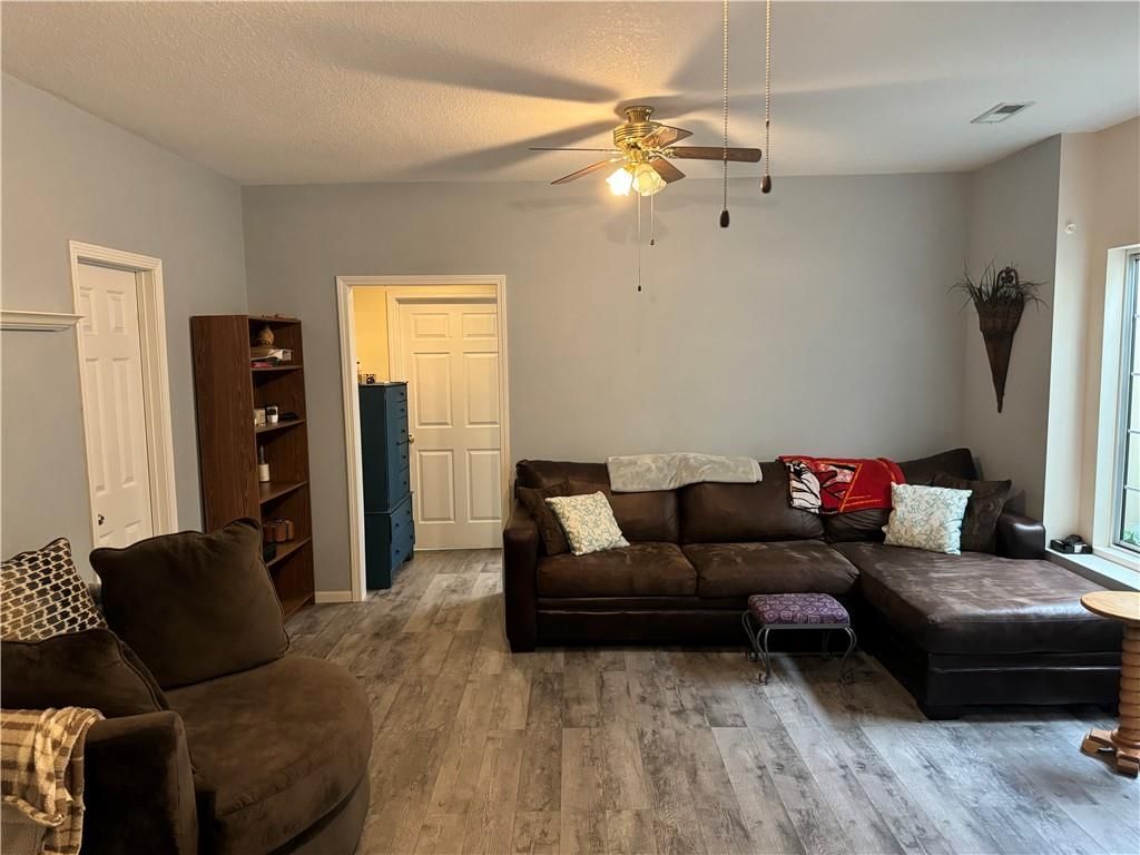1102 Melanie Street — photo 25