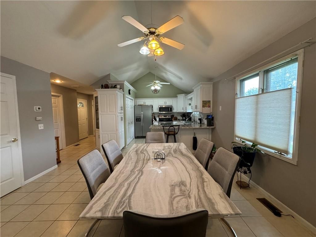 1102 Melanie Street — photo 6
