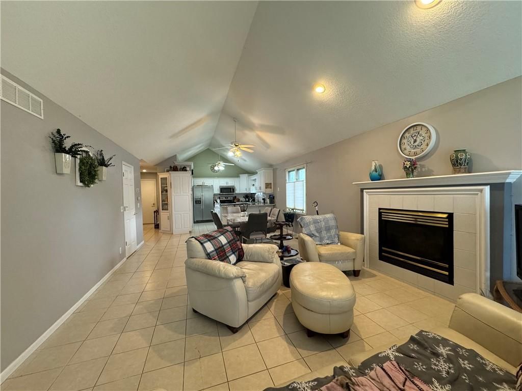 1102 Melanie Street — photo 8