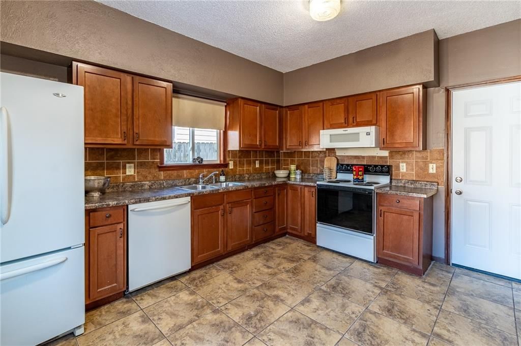 3216 Creekwood Drive — photo 18