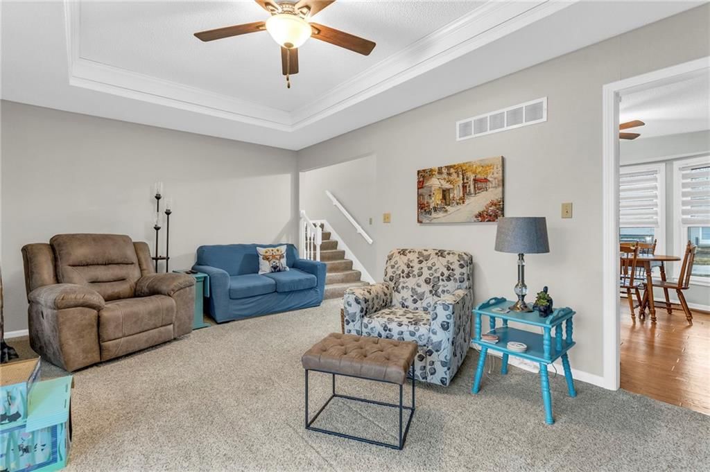 15503 Lawrence Avenue — photo 8