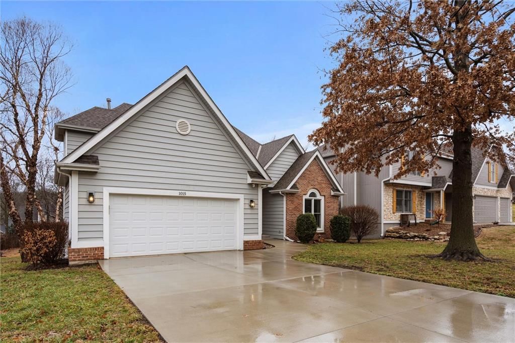1015 Stone Meadows Drive — photo 2
