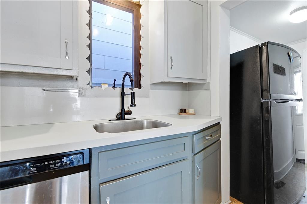 4058 Oak Street — photo 11