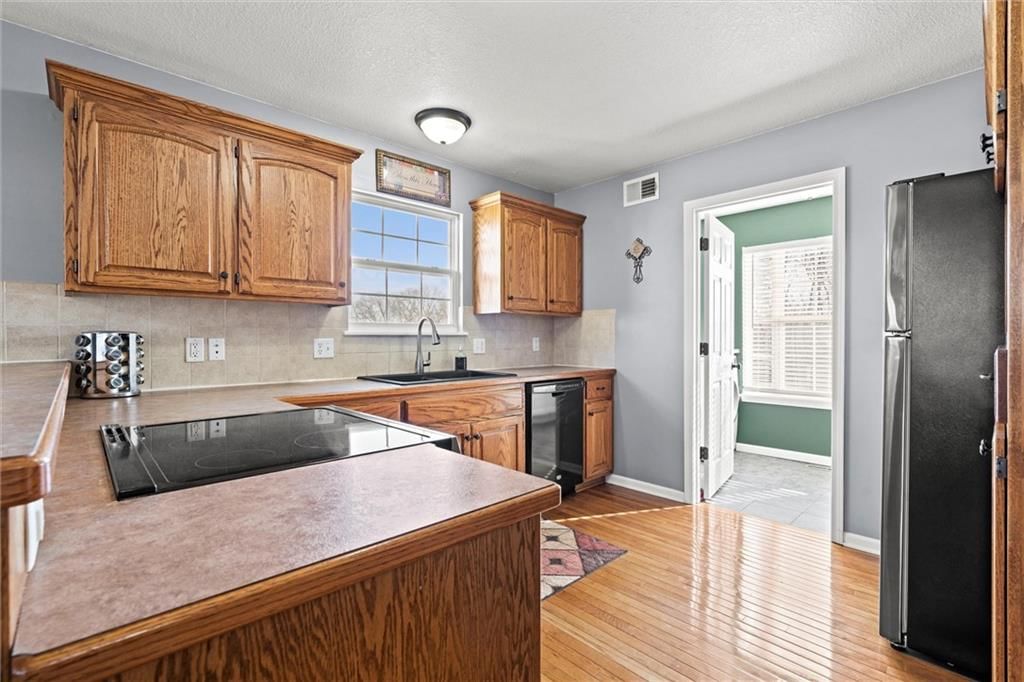 300 Blackjack Avenue — photo 8