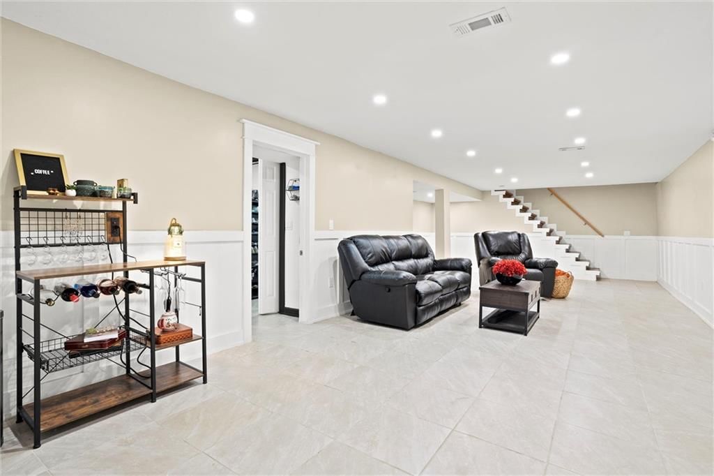 1807 Broadview Drive — photo 24