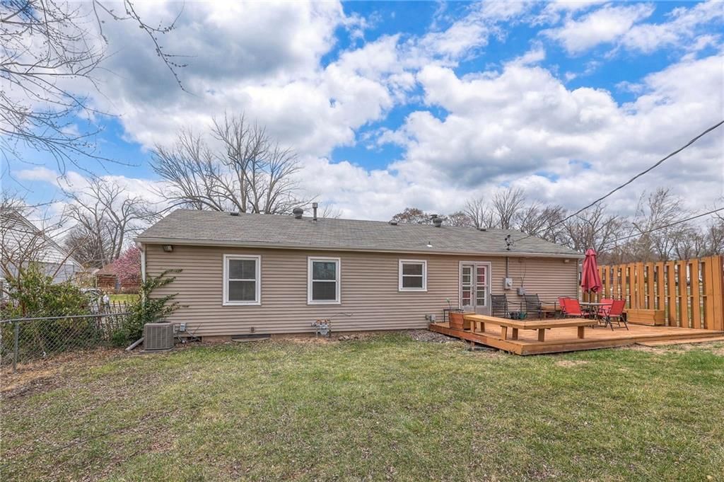 7301 Maple Street — photo 23