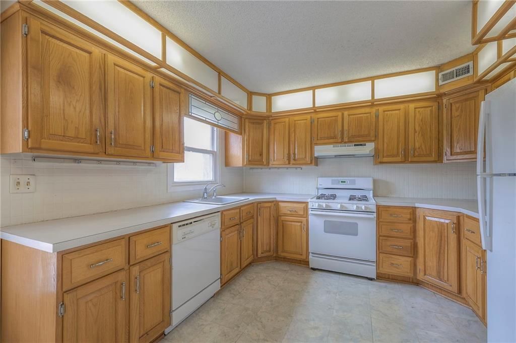 7301 Maple Street — photo 10