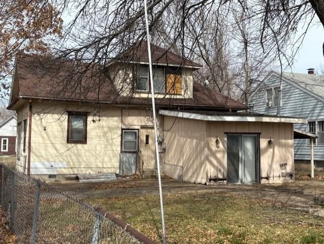 2330 Clark Avenue — photo 5