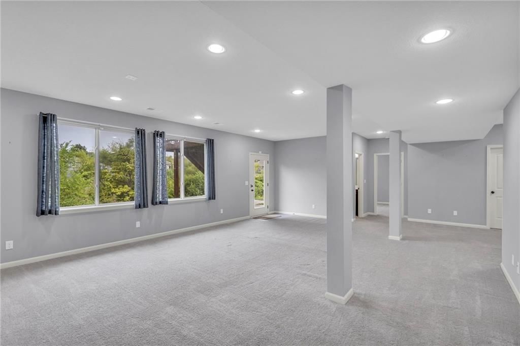 16905 Meadow Creek Circle — photo 14