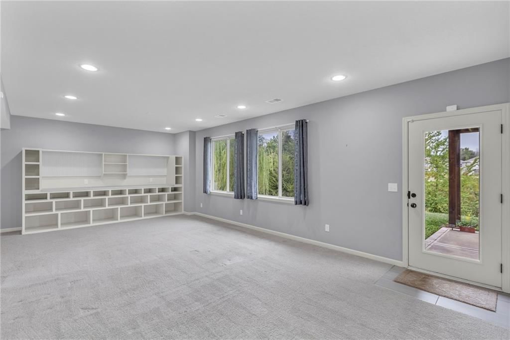 16905 Meadow Creek Circle — photo 15