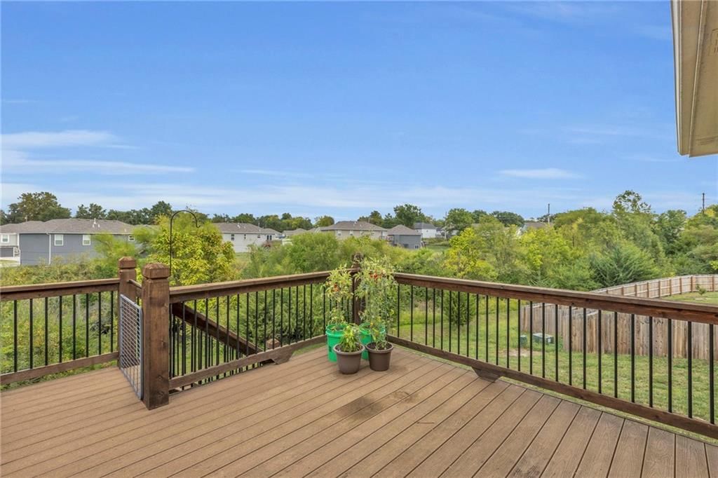 16905 Meadow Creek Circle — photo 19
