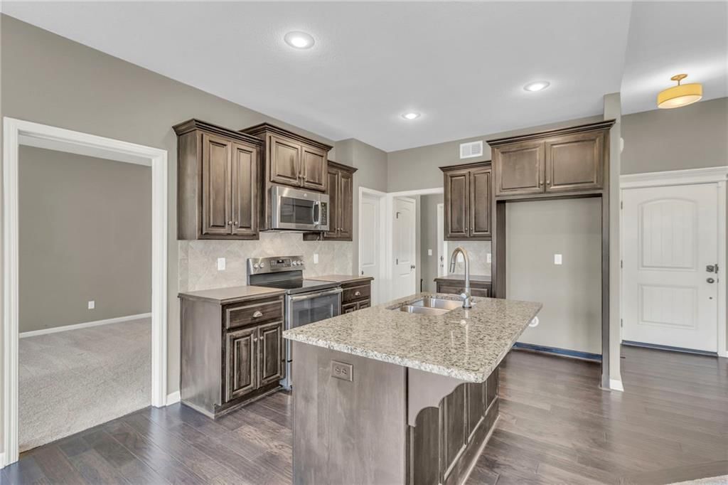16905 Meadow Creek Circle — photo 6