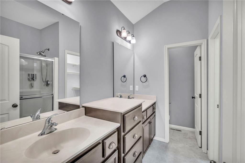 16905 Meadow Creek Circle — photo 8